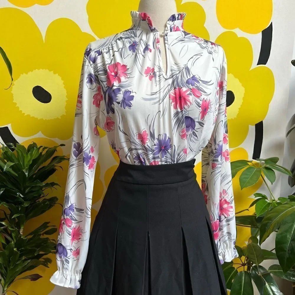 Vintage 1970s Slit Keyhole Pleated Mock Neck Floral Print Balloon Sleeve Blouse
